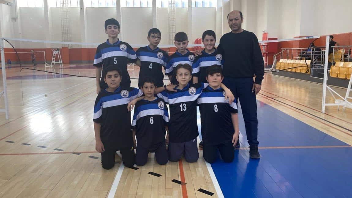 Okul Takımız Yıldız Erkek Badminton Takımı İl Üçüncüsü.