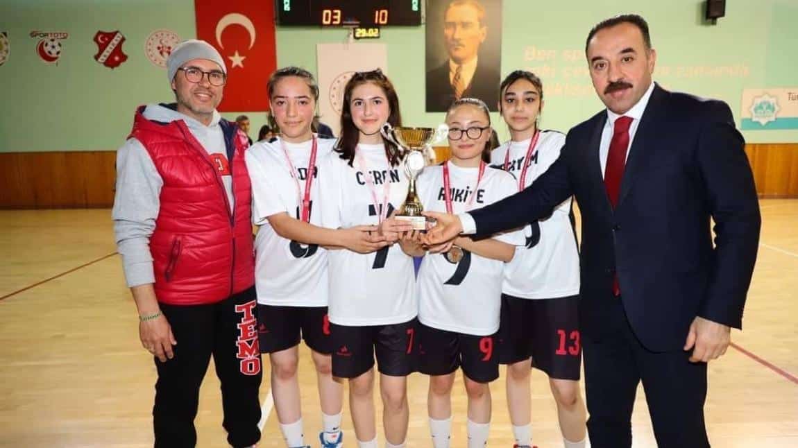 Okul  Basketbol Yıldız Kız Takımımız Aksaray 1.si Oldu