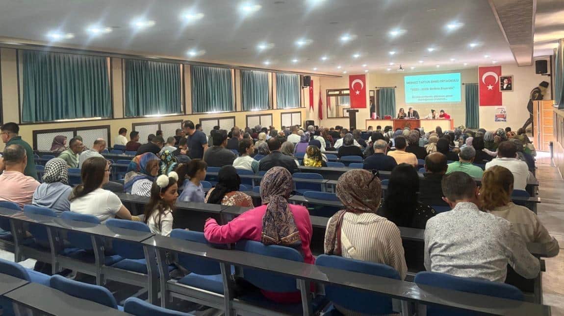 OKULUMUZUN l.DÖNEM GENEL VELİ TOPLANTISI YAPILDI